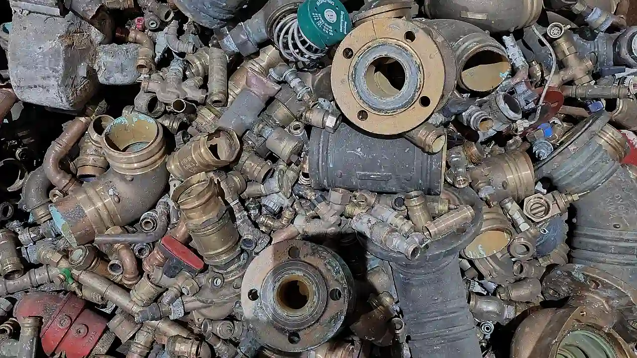 metallschrott-preise-duesseldorf Metallschrott ist heute weit mehr als nur Abfall: Er ist ein wertvoller Rohstoff. Für Privatpersonen und Gewerbebetriebe im Großraum Düsseldorf, Neuss und Ratingen ist Böhner Altmetalle die erste Adresse, um Metallschrott gewinnbringend und umweltgerecht dem Kreislauf zurückzuführen.